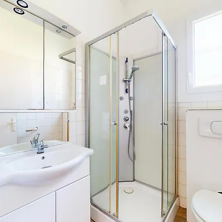 Beautiful In With Jacuzzi Holiday home Saint-Savinien